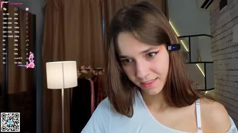 Snapshot of geniafrend chatting on 09-19-25, 04:25 Amely online show from 09-19-25, 04:25