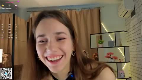 Snapshot of geniafrend chatting on 10-18-25, 04:15 Amely online show from 10-18-25, 04:15