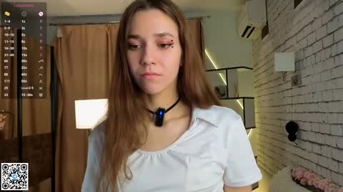 Snapshot of geniafrend chatting on 10-29-25, 04:15 Amely online show from 10-29-25, 04:15