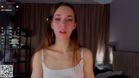 Snapshot of geniafrend chatting on 11-26-25, 04:13 Amely online show from 11-26-25, 04:13