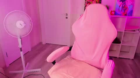 Snapshot of gentlesine chatting on 06-12-26, 01:59 gentlesine online show from 06-12-26, 01:59