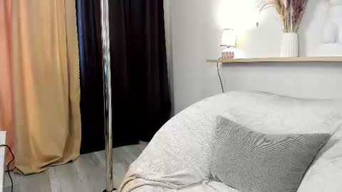 Snapshot of gentlesine chatting on 06-14-26, 01:25 gentlesine online show from 06-14-26, 01:25