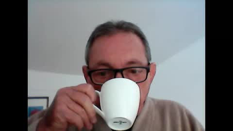 Snapshot of georg1412 chatting on 01-08-26, 11:23 georg1412 online show from 01-08-26, 11:23