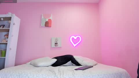 GEORGINA FERRI online show from 09-24-25, 05:38