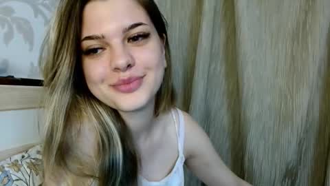 Snapshot of gerda_bloempje chatting on 11-17-25, 12:44 Gerda online show from 11-17-25, 12:44