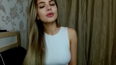 Snapshot of gerda_bloempje chatting on 11-23-25, 12:16 Gerda online show from 11-23-25, 12:16