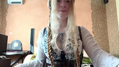 Snapshot of gertrudisturbe chatting on 04-07-26, 11:15 Kate online show from 04-07-26, 11:15