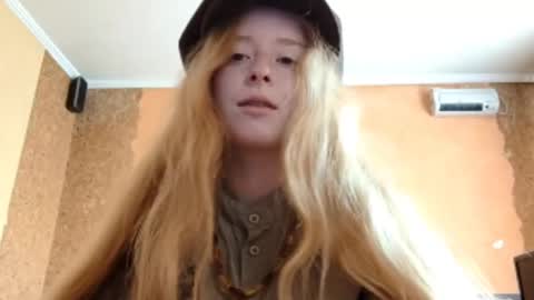 Snapshot of gertrudisturbe chatting on 04-30-26, 11:20 Kate online show from 04-30-26, 11:20