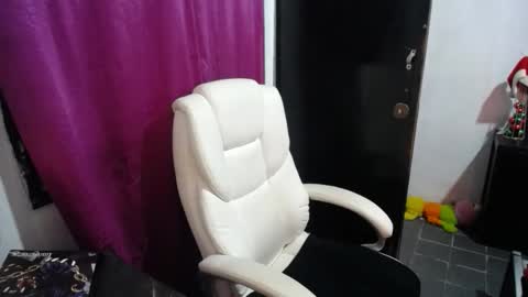 Snapshot of ggemas chatting on 12-16-25, 02:22 ggemas online show from 12-16-25, 02:22