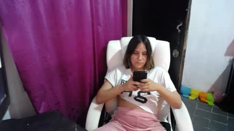 Snapshot of ggemas chatting on 12-18-25, 02:12 ggemas online show from 12-18-25, 02:12