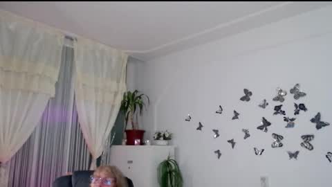 Snapshot of ghertrudequeen chatting on 10-20-25, 03:07 Ghertrudequeen online show from 10-20-25, 03:07