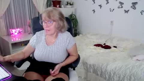 Snapshot of ghertrudequeen chatting on 10-21-25, 02:45 Ghertrudequeen online show from 10-21-25, 02:45