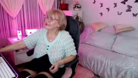 Snapshot of ghertrudequeen chatting on 11-14-25, 04:44 Ghertrudequeen online show from 11-14-25, 04:44