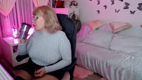 Snapshot of ghertrudequeen chatting on 11-16-25, 04:07 Ghertrudequeen online show from 11-16-25, 04:07