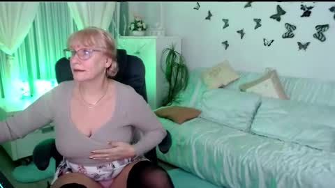 Snapshot of ghertrudequeen chatting on 11-22-25, 05:17 Ghertrudequeen online show from 11-22-25, 05:17