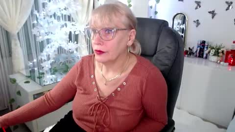 Snapshot of ghertrudequeen chatting on 12-15-25, 04:39 Ghertrudequeen online show from 12-15-25, 04:39
