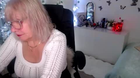 Snapshot of ghertrudequeen chatting on 12-17-25, 04:07 Ghertrudequeen online show from 12-17-25, 04:07