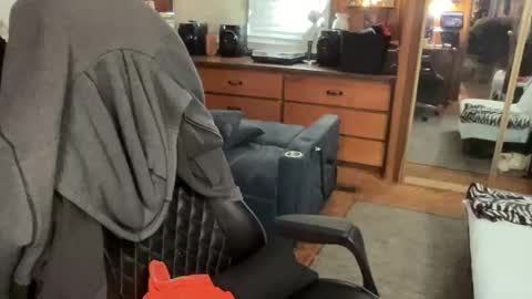 Snapshot of ghostboygbc chatting on 10-19-25, 06:25 ghostboygbc online show from 10-19-25, 06:25