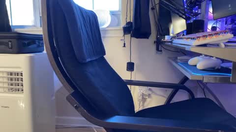 Snapshot of ghostdaddy9 chatting on 11-23-25, 03:23 big boy ghost face online show from 11-23-25, 03:23