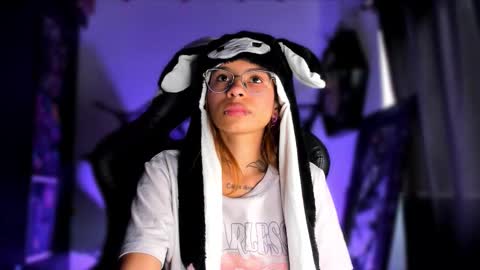 Snapshot of ghostlydolll chatting on 10-04-25, 02:26 Sara online show from 10-04-25, 02:26