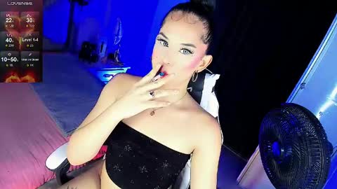 Snapshot of gia21xxx chatting on 05-19-26, 02:29 Gia Ferrara online show from 05-19-26, 02:29