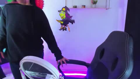 giaaaa   online show from 10-20-25, 10:54