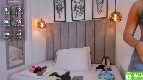 Snapshot of gia_scott chatting on 10-19-25, 09:59 Darlliny online show from 10-19-25, 09:59