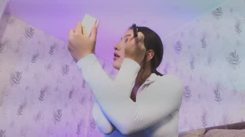 Snapshot of giaa_ross chatting on 11-07-25, 01:00 Gia online show from 11-07-25, 01:00