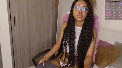 Snapshot of gianellaarittza chatting on 09-15-25, 06:08 Gia  online show from 09-15-25, 06:08