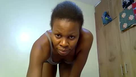 Snapshot of gianna_012 chatting on 10-01-25, 03:40 ENNY online show from 10-01-25, 03:40