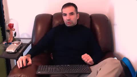 Snapshot of gianni_lion chatting on 12-16-24, 10:40 Gianni online show from 12-16-24, 10:40