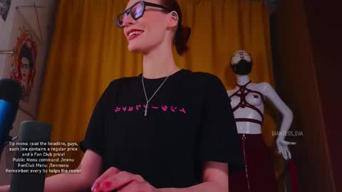 Snapshot of giantess_eva chatting on 11-21-25, 05:33 Eva online show from 11-21-25, 05:33