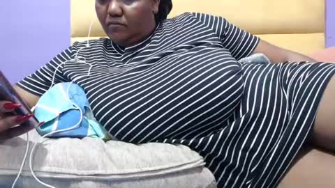 Snapshot of gianttitts chatting on 01-22-25, 02:59 gianttitts online show from 01-22-25, 02:59