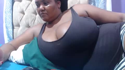 Snapshot of gianttitts chatting on 01-31-25, 07:51 gianttitts online show from 01-31-25, 07:51