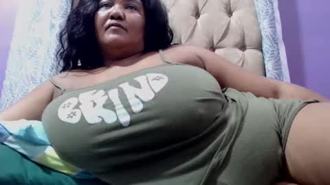 Snapshot of gianttitts chatting on 03-02-25, 09:01 gianttitts online show from 03-02-25, 09:01