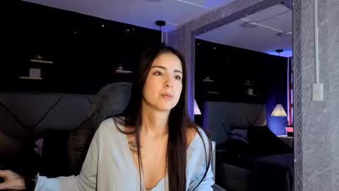 Snapshot of giapearl2 chatting on 10-10-25, 12:04 Gia online show from 10-10-25, 12:04