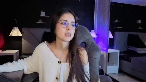 Snapshot of giapearl2 chatting on 10-17-25, 12:30 Gia online show from 10-17-25, 12:30