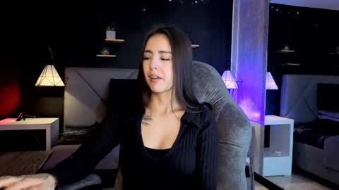 Snapshot of giapearl2 chatting on 10-21-25, 01:12 Gia online show from 10-21-25, 01:12