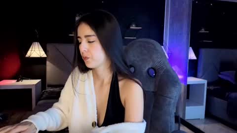 Snapshot of giapearl2 chatting on 10-31-25, 01:23 Gia online show from 10-31-25, 01:23