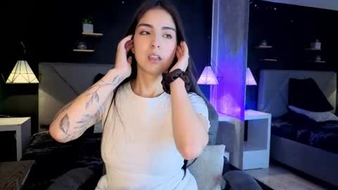 Snapshot of giapearl2 chatting on 11-03-25, 02:40 Gia online show from 11-03-25, 02:40