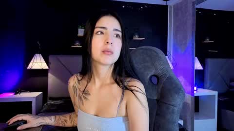 Snapshot of giapearl2 chatting on 11-07-25, 01:22 Gia online show from 11-07-25, 01:22