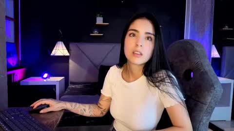 Snapshot of giapearl2 chatting on 11-12-25, 01:50 Gia online show from 11-12-25, 01:50