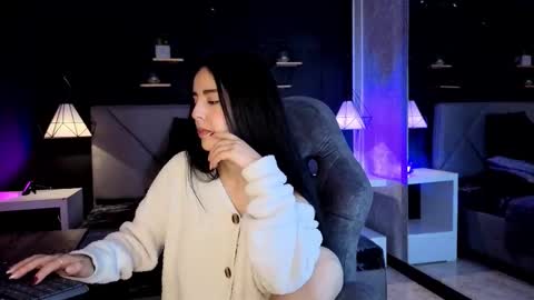 Snapshot of giapearl2 chatting on 11-14-25, 01:43 Gia online show from 11-14-25, 01:43