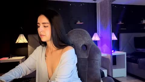 Snapshot of giapearl2 chatting on 11-22-25, 04:44 Gia online show from 11-22-25, 04:44