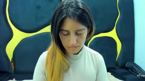 GiaRoussel online show from 02-12-25, 01:27