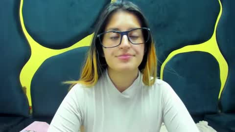 GiaRoussel online show from 02-12-25, 07:45