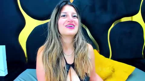 GiaRoussel online show from 12-15-25, 05:06