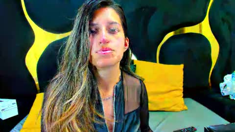 GiaRoussel online show from 12-17-25, 06:14