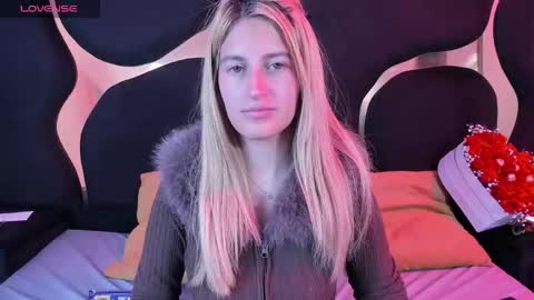 GiaRoussel online show from 02-14-26, 03:42