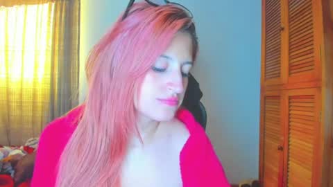 GiaRoussel online show from 06-19-26, 02:21